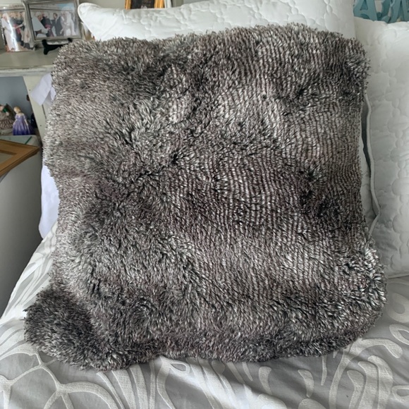 Restoration hardware pillows - Picture 3 of 3